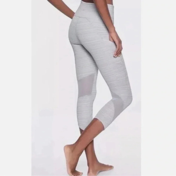 Athleta Chat To Town High Rise gray and white capri leggings size medium - Picture 1 of 11